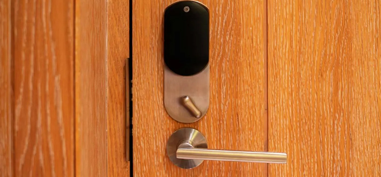 Automatic Locking Door Knob Woodland