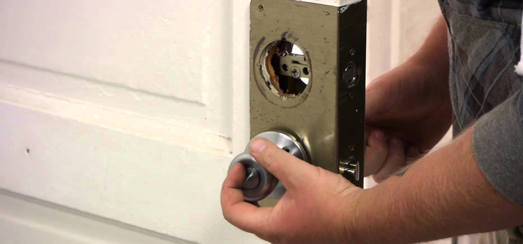 Home Lock Change in Woodland